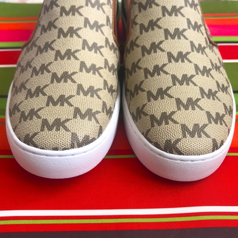 Brand New Michael Kors Logo Slip-On Sneakers Neutral Rubber Sole - Picture 8 of 13